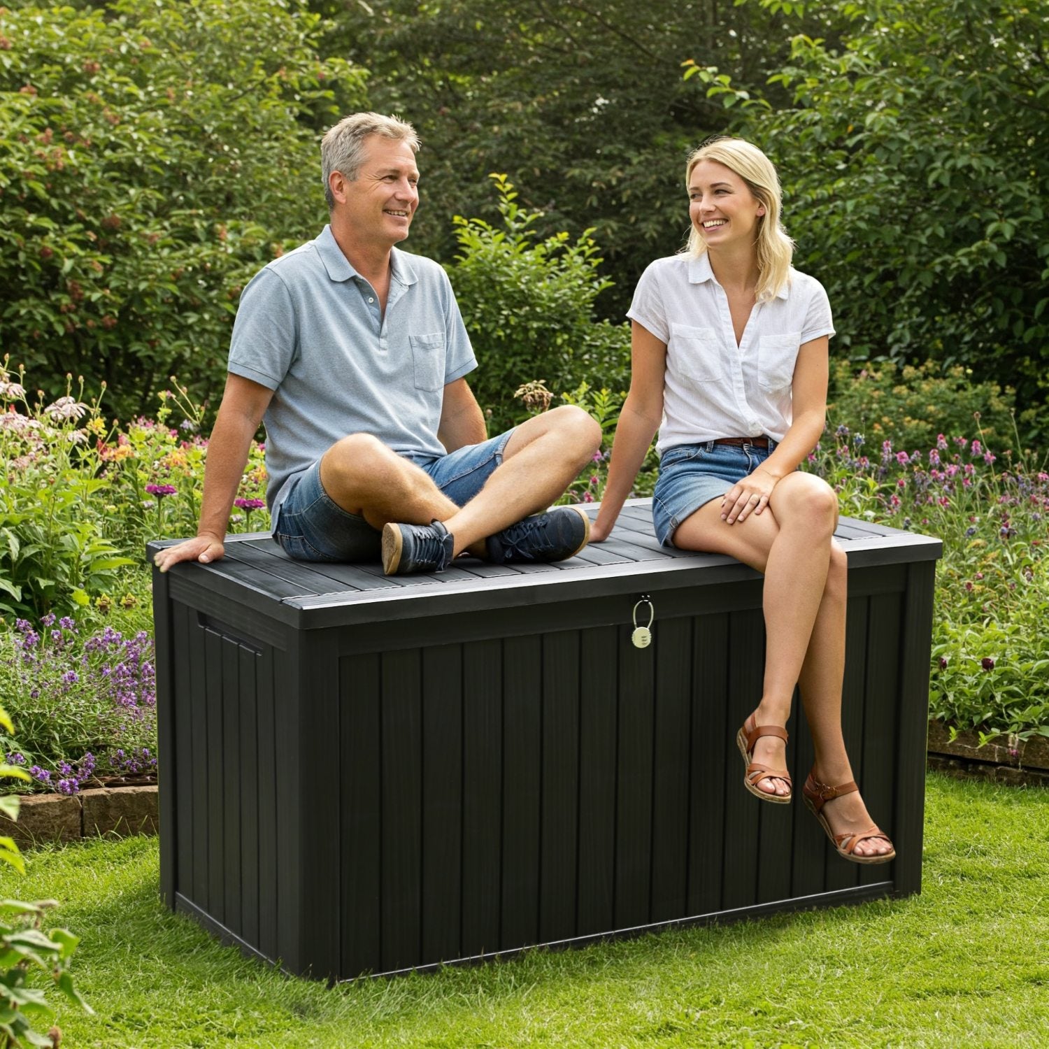 Olsen & Smith 680L Large Outdoor Garden Storage Box – Weather-Resistant Heavy-Duty Plastic Storage Chest with Padlock, Wood-Effect Finish & Gas Lift Lid for Cushions, Tools & Toys (Anthracite Black)