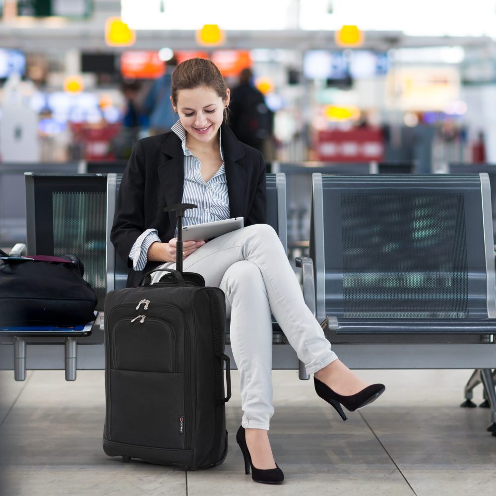 5 Cities (55x35x20cm) Lightweight Cabin Hand Luggage With a Retractable Telescopic Handle, Approved For Ryanair/easyJet/British Airways & more