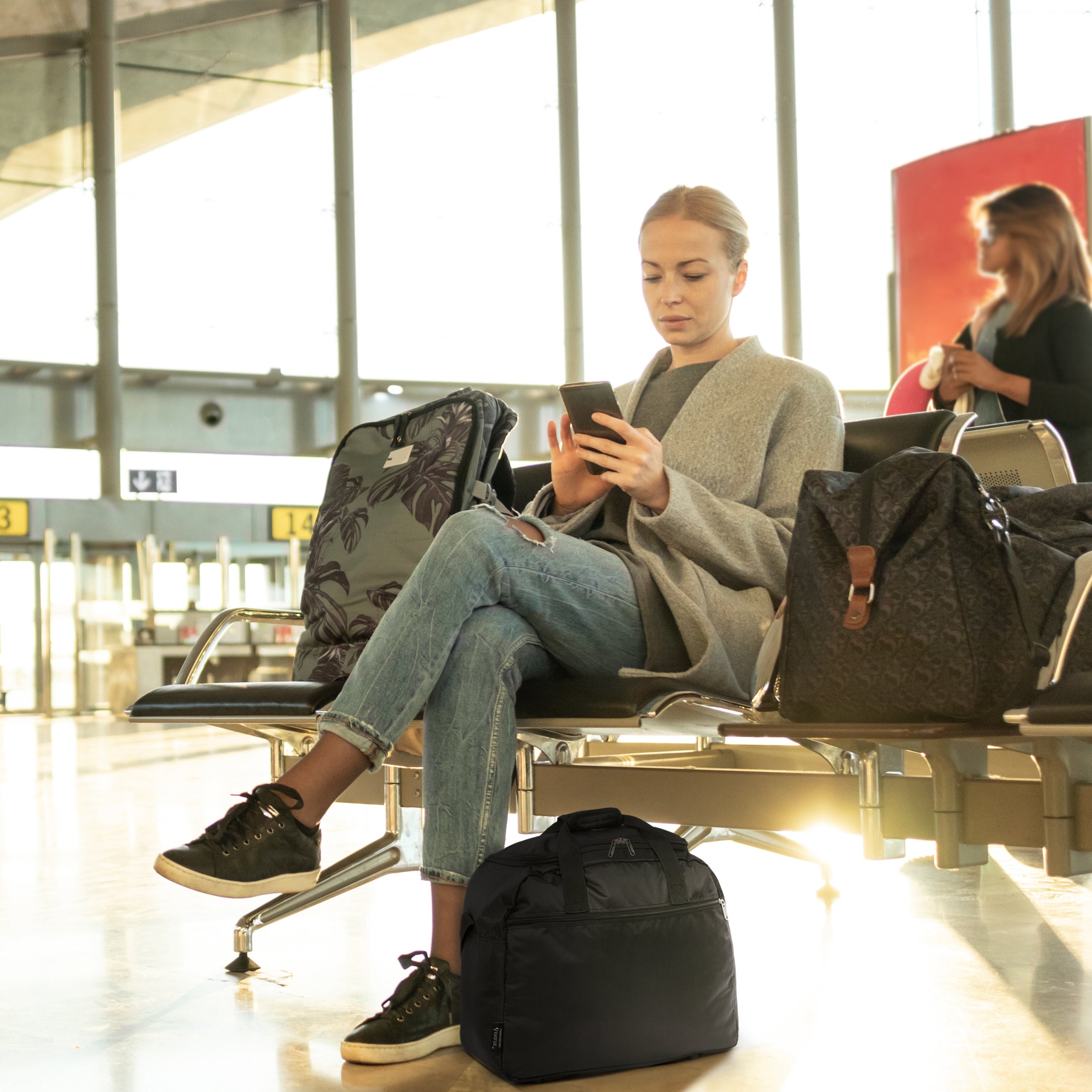 Aerolite (45x36x20cm) New and Improved 2025 Easyjet Maximum Size Holdall Cabin Luggage Under Seat Flight Bag, Black