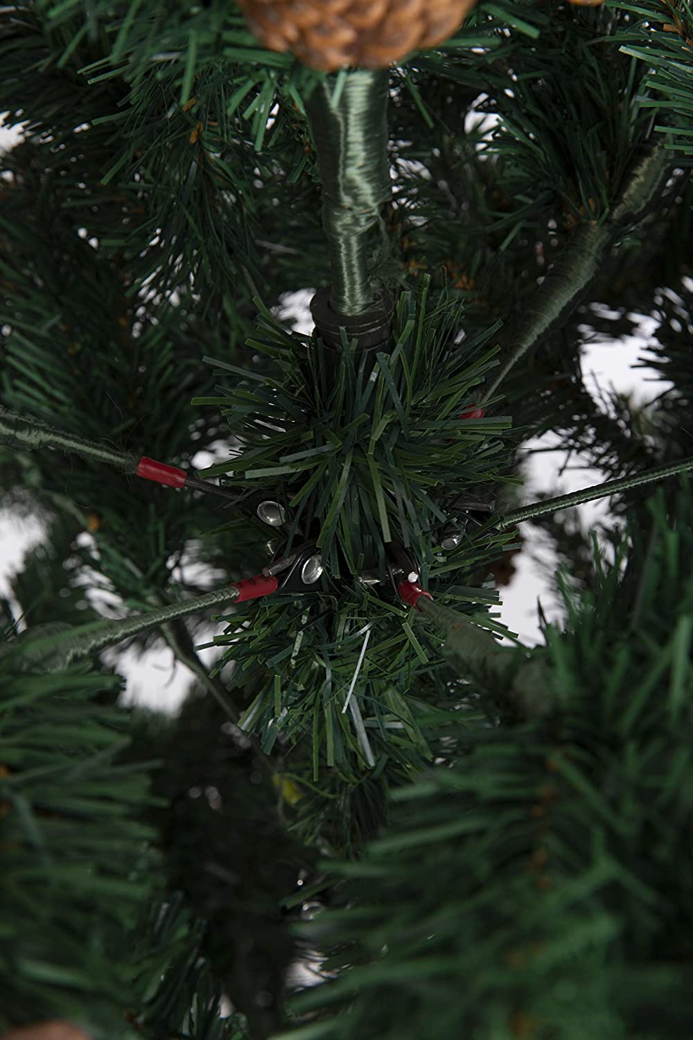 Olsen & Smith 7ft (7 Feet) 2.1m 900 Tips Festive Artificial Pine Indoor Xmas Christmas Tree with Red Berry and Pinecone Decoration - Packed Direct UK